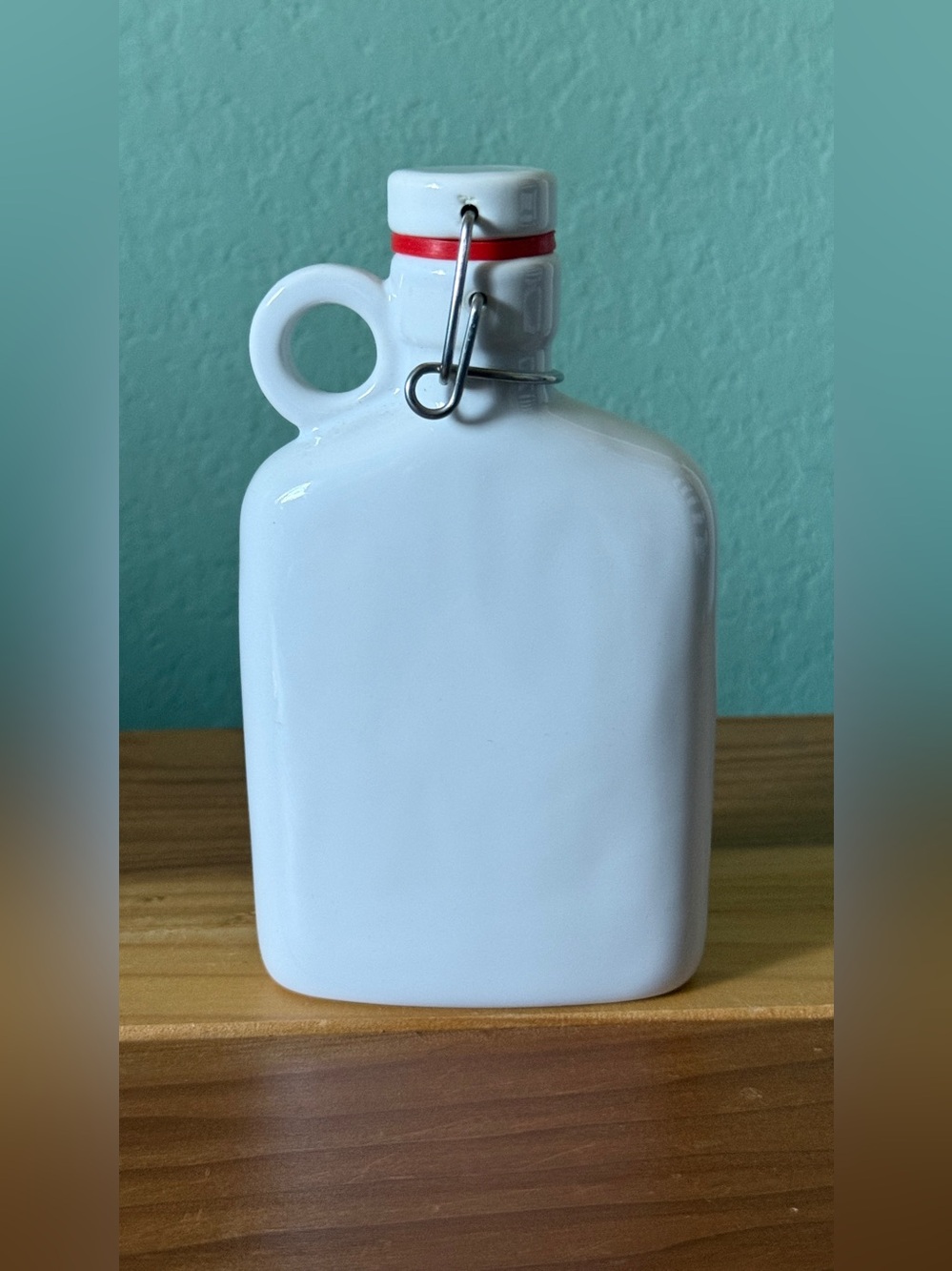 Kikkerland Ceramic Flask Bottle White Porcelain Swing Top 6 oz 180ml New Unused